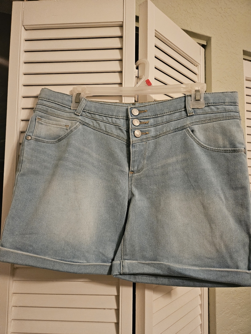 Juniors Size.. Light Blue Cuffed 3 Snap Closure Shorts